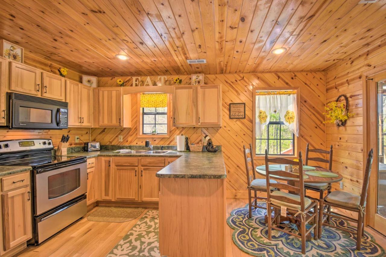 Cozy Hiawassee Cabin With Fire Pit And Mtn Views! Buitenkant foto