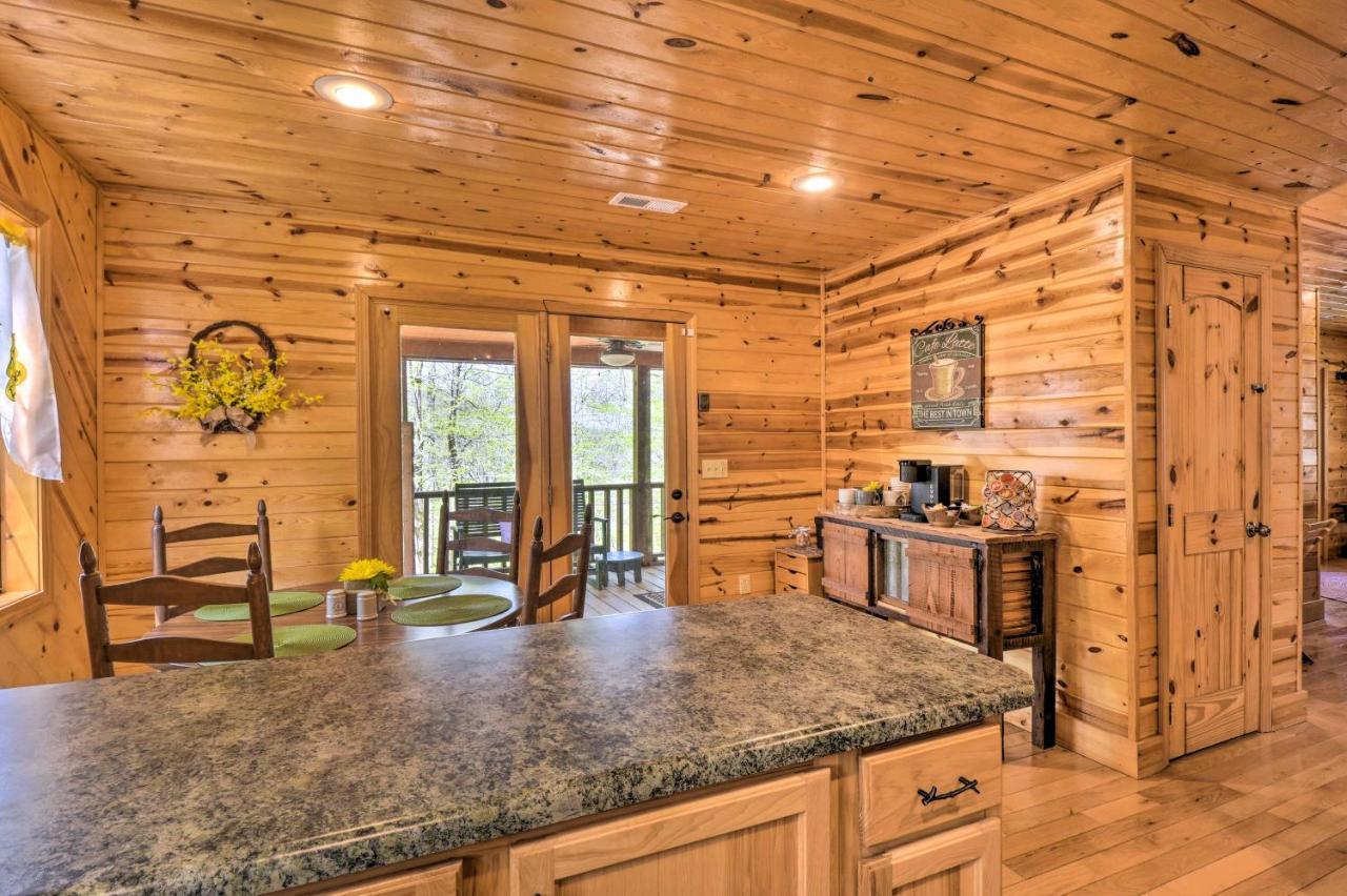 Cozy Hiawassee Cabin With Fire Pit And Mtn Views! Buitenkant foto